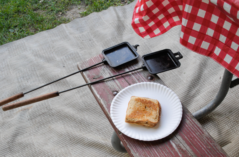 How to Make Campfire Pies - Mara Knows